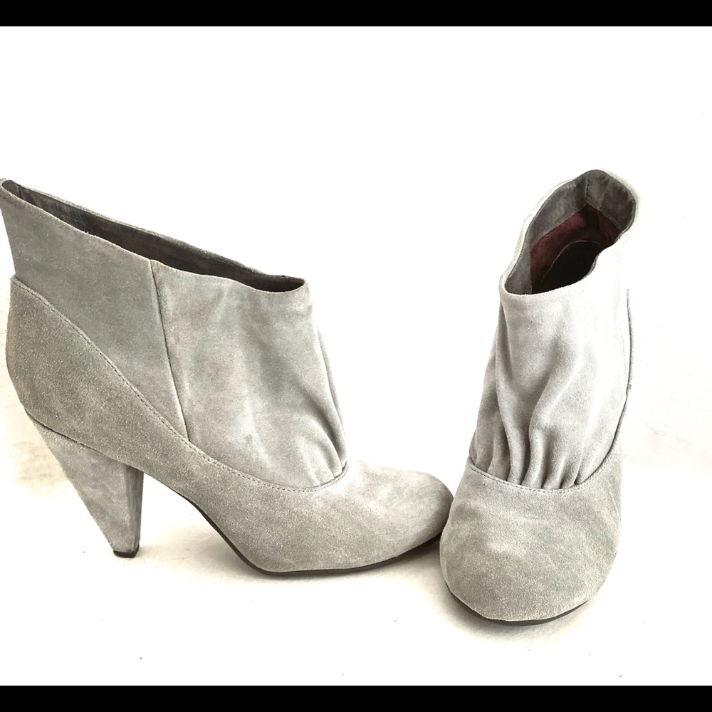 1920’s repro grey suede bootie, perfect for your vintage look!